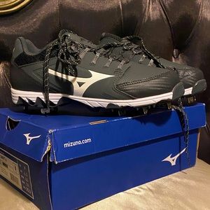 Mizuno Grat Softball cleats woman’s size 9